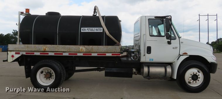 image for item FP9289 2004 International 4300  water truck