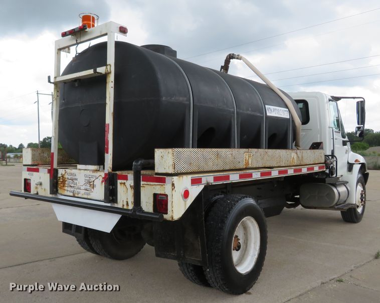 image for item FP9289 2004 International 4300  water truck