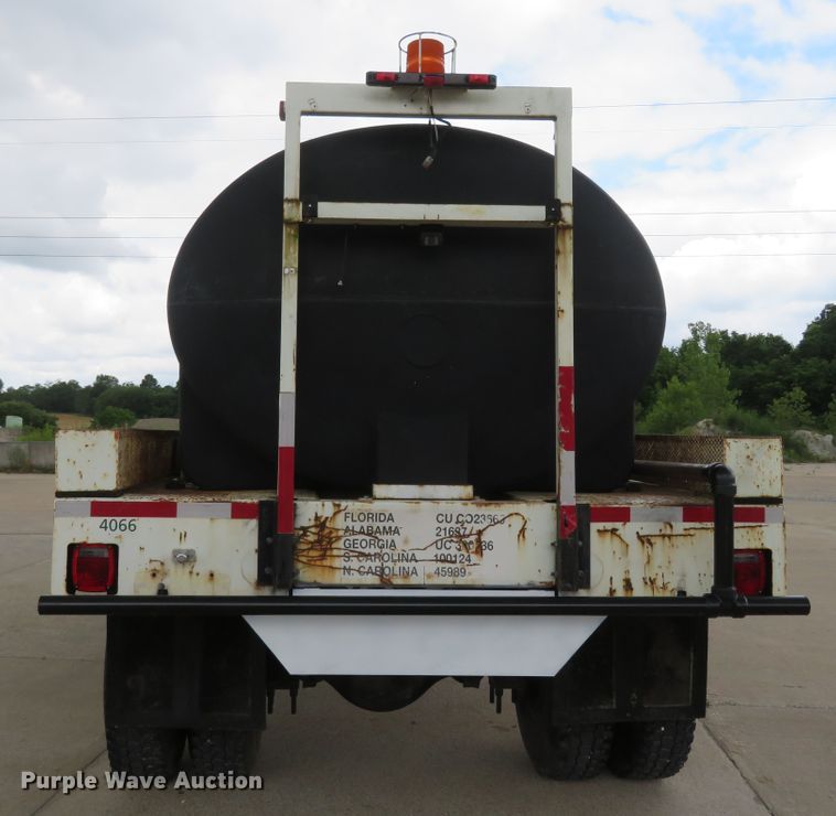 image for item FP9289 2004 International 4300  water truck
