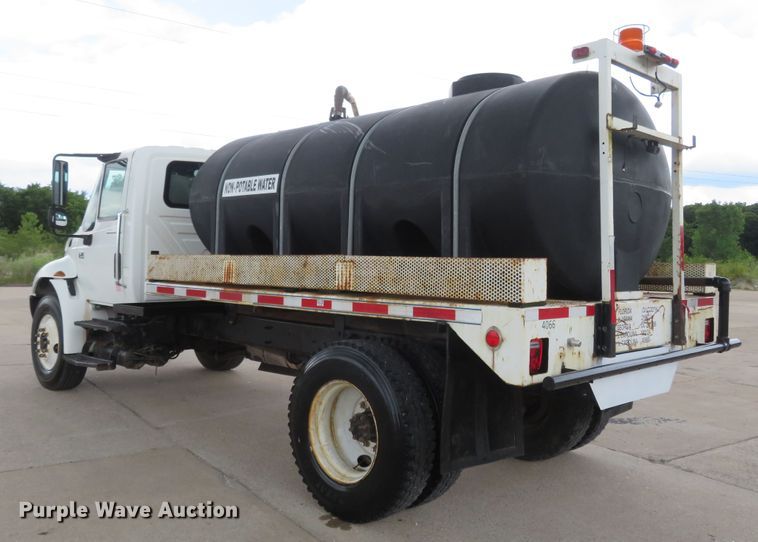 image for item FP9289 2004 International 4300  water truck