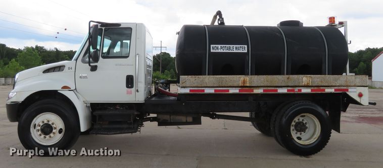 image for item FP9289 2004 International 4300  water truck