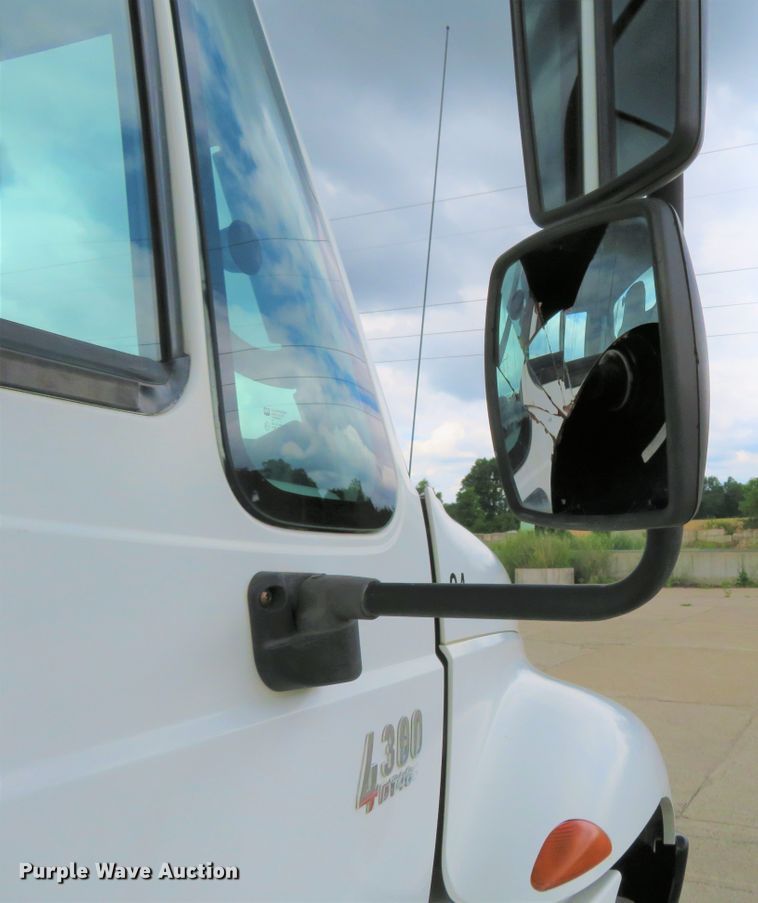 image for item FP9289 2004 International 4300  water truck