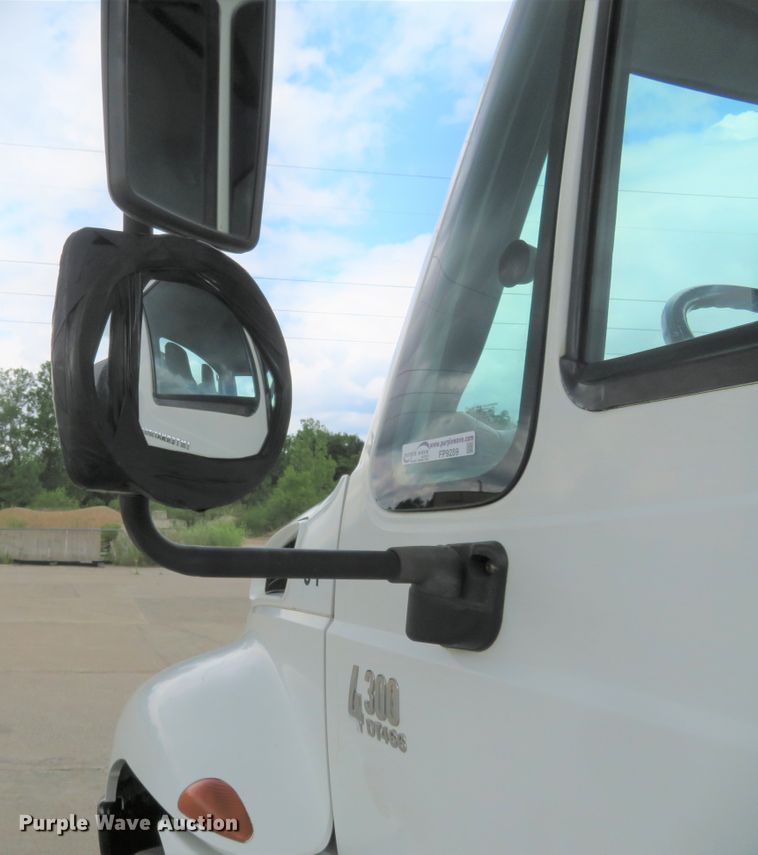 image for item FP9289 2004 International 4300  water truck