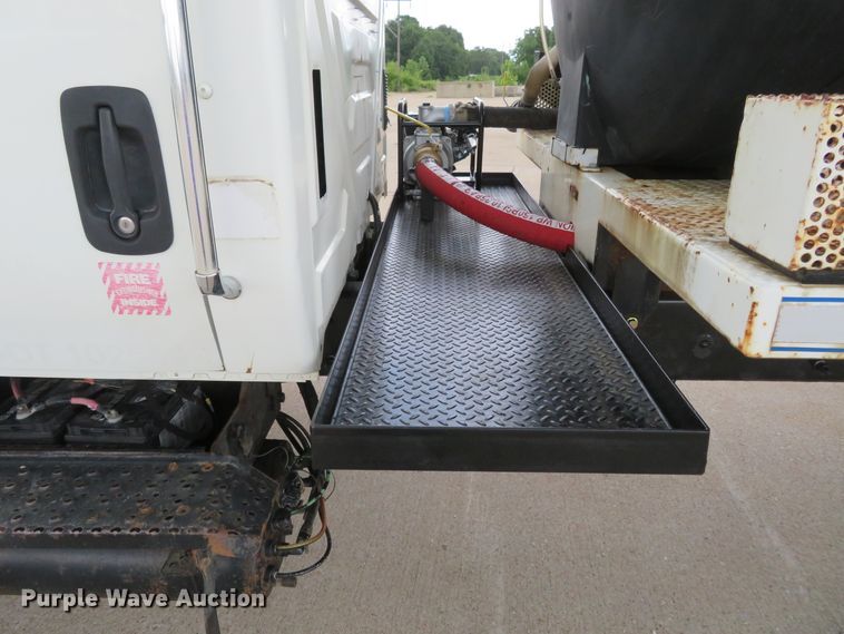 image for item FP9289 2004 International 4300  water truck