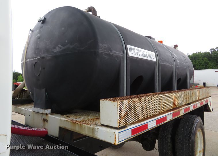 image for item FP9289 2004 International 4300  water truck