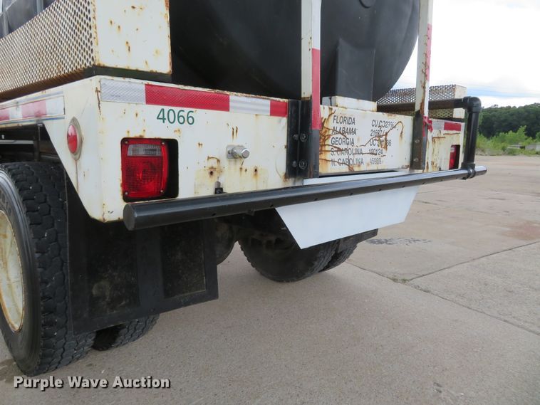 image for item FP9289 2004 International 4300  water truck