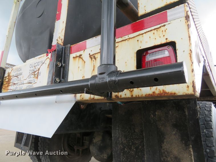 image for item FP9289 2004 International 4300  water truck