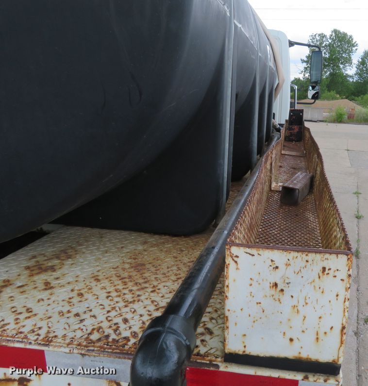 image for item FP9289 2004 International 4300  water truck