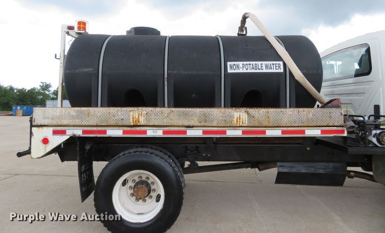 image for item FP9289 2004 International 4300  water truck