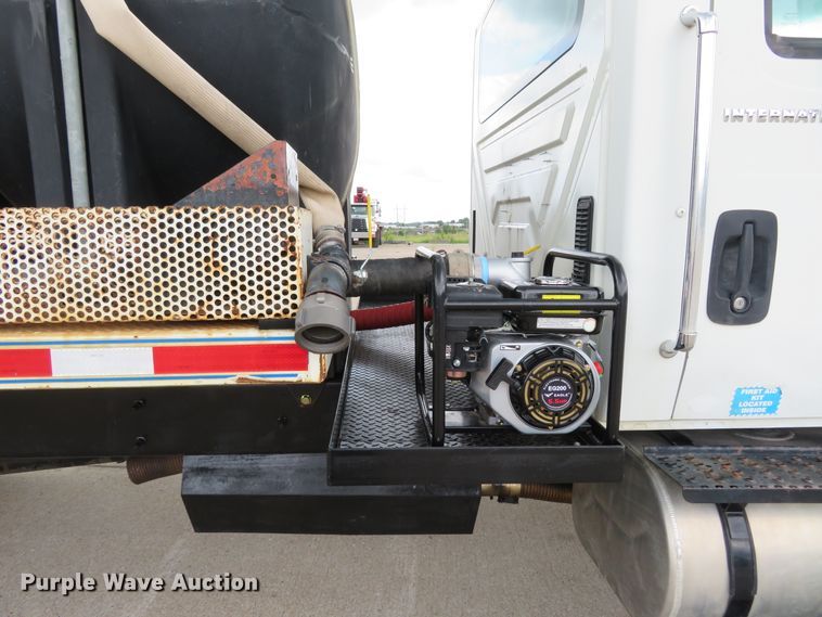 image for item FP9289 2004 International 4300  water truck