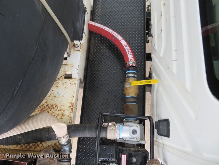 image for item FP9289 2004 International 4300  water truck