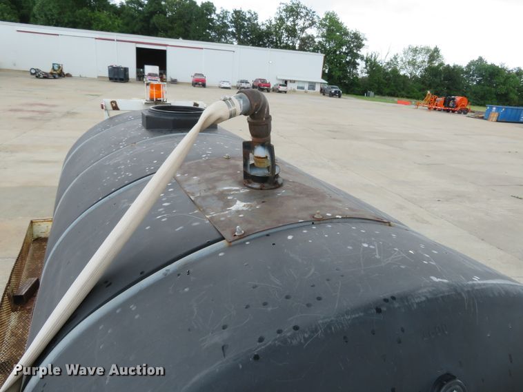 image for item FP9289 2004 International 4300  water truck