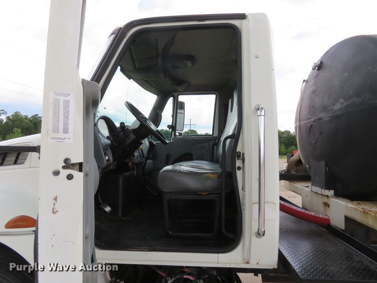 image for item FP9289 2004 International 4300  water truck