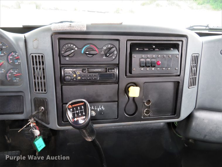 image for item FP9289 2004 International 4300  water truck