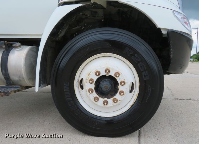 image for item FP9289 2004 International 4300  water truck