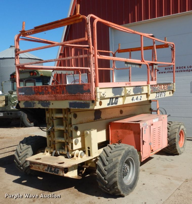 image for item HI9834 2001 JLG 33RTS  scissor lift