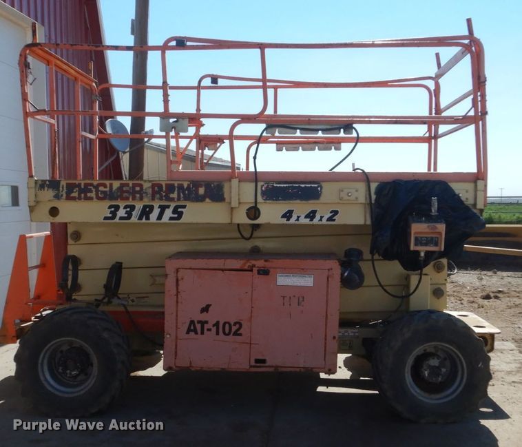 image for item HI9834 2001 JLG 33RTS  scissor lift