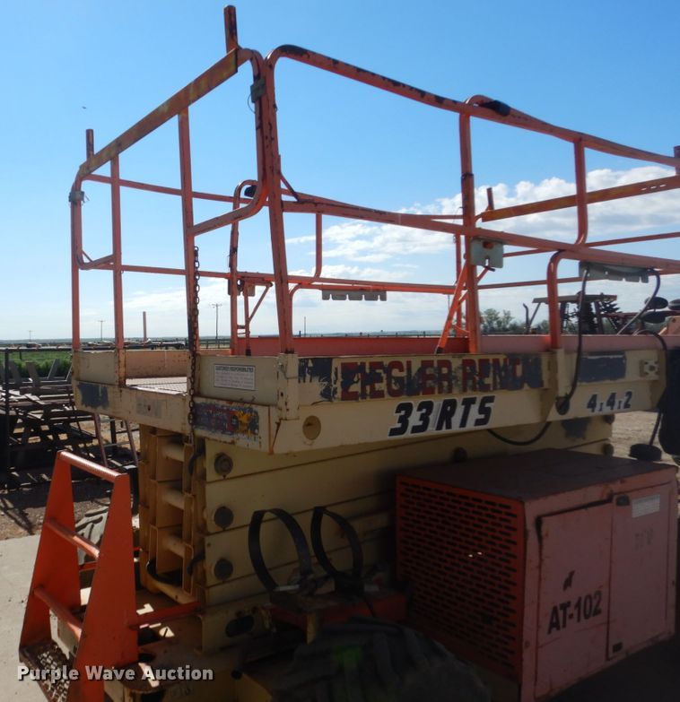 image for item HI9834 2001 JLG 33RTS  scissor lift