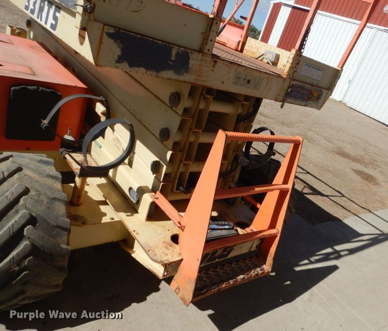 image for item HI9834 2001 JLG 33RTS  scissor lift