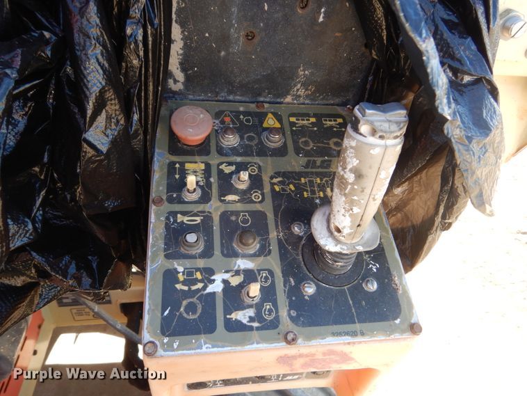 image for item HI9834 2001 JLG 33RTS  scissor lift