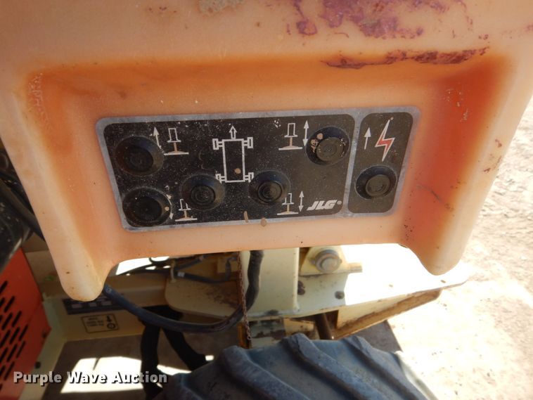 image for item HI9834 2001 JLG 33RTS  scissor lift