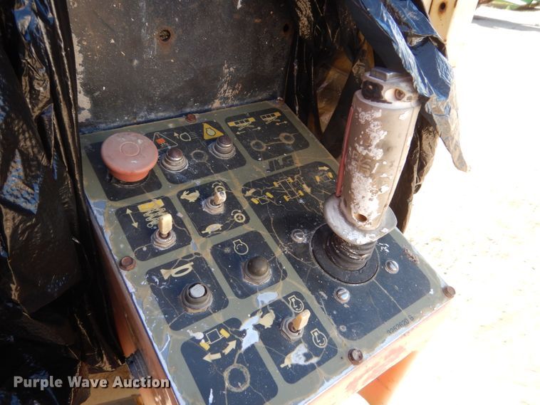 image for item HI9834 2001 JLG 33RTS  scissor lift