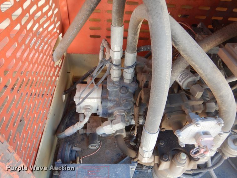 image for item HI9834 2001 JLG 33RTS  scissor lift