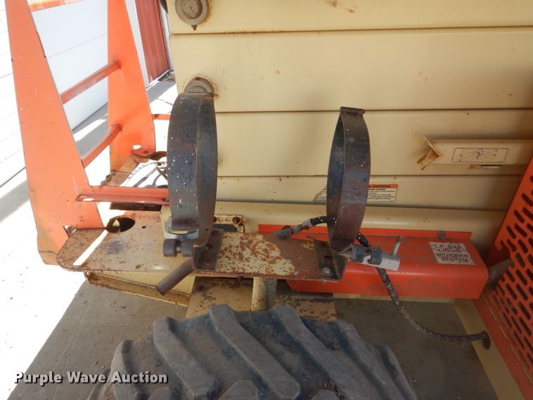 image for item HI9834 2001 JLG 33RTS  scissor lift