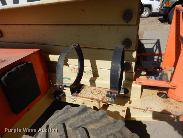 image for item HI9834 2001 JLG 33RTS  scissor lift