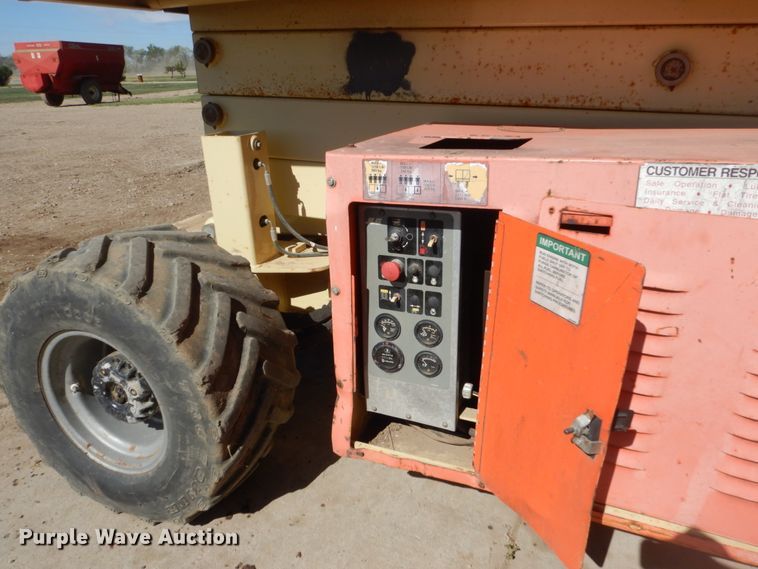 image for item HI9834 2001 JLG 33RTS  scissor lift