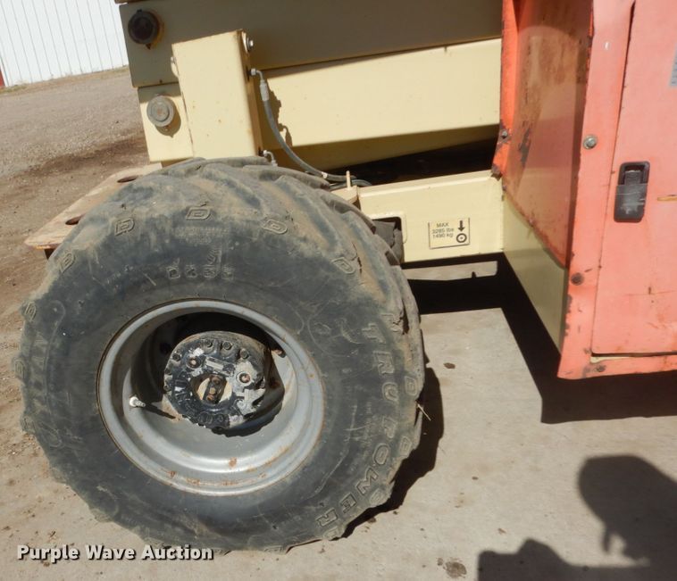 image for item HI9834 2001 JLG 33RTS  scissor lift