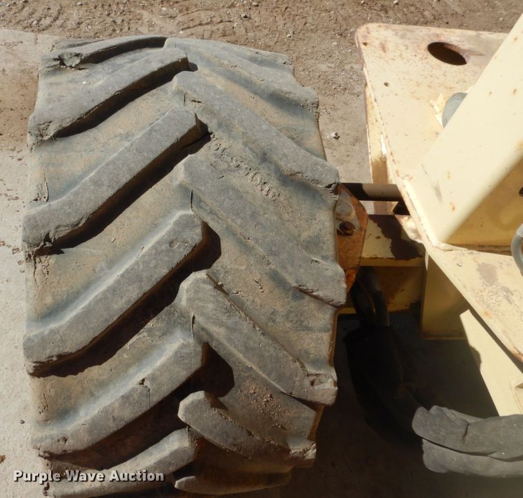 image for item HI9834 2001 JLG 33RTS  scissor lift