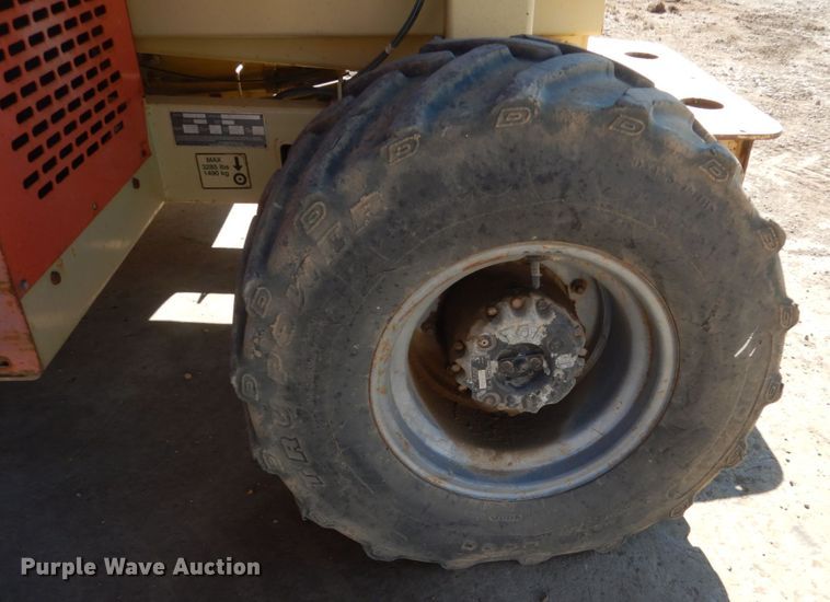 image for item HI9834 2001 JLG 33RTS  scissor lift