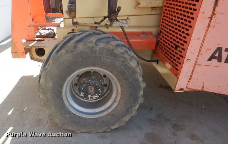 image for item HI9834 2001 JLG 33RTS  scissor lift