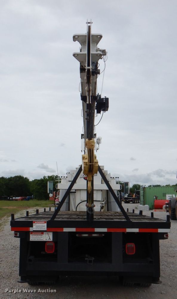 image for item HL9491 1995 International 4700  crane truck