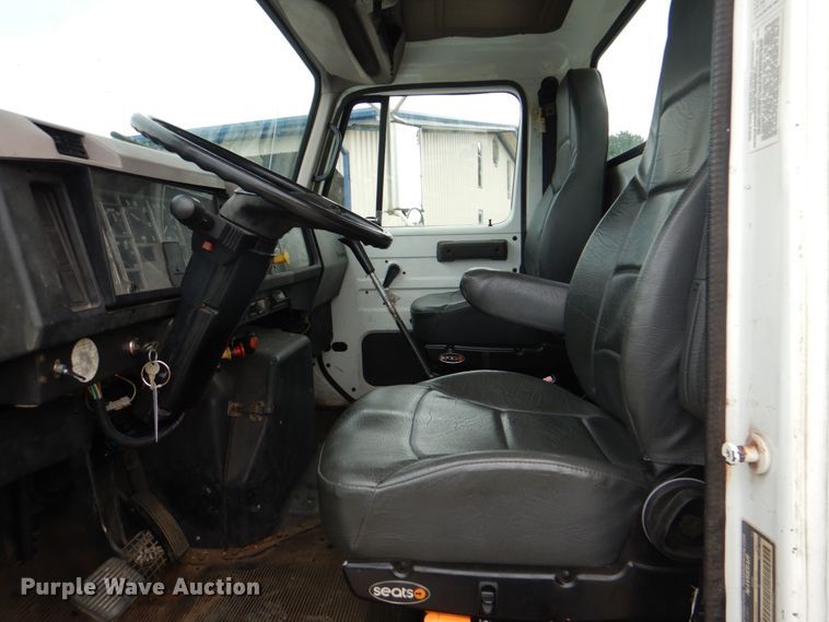 image for item HL9491 1995 International 4700  crane truck