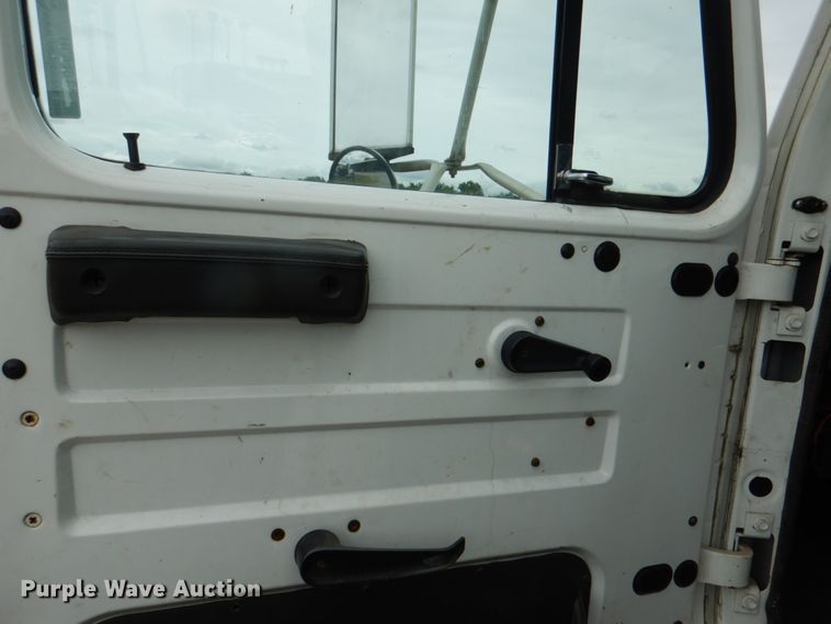 image for item HL9491 1995 International 4700  crane truck