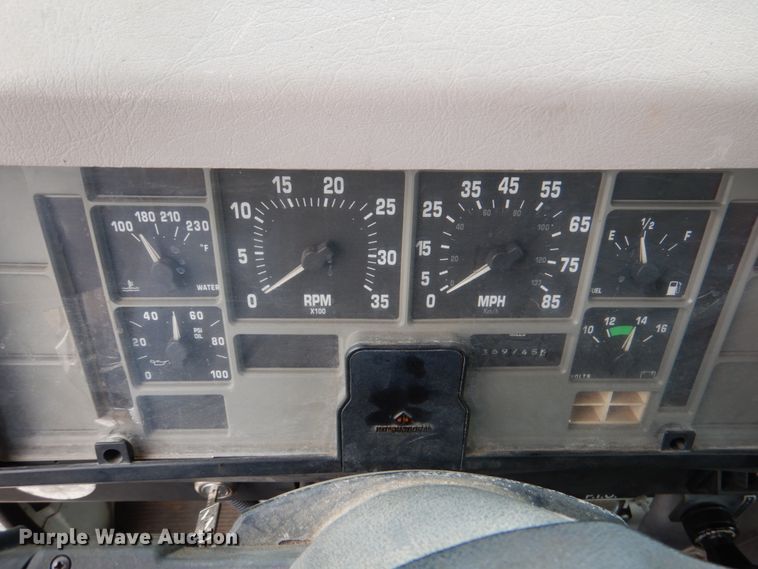 image for item HL9491 1995 International 4700  crane truck