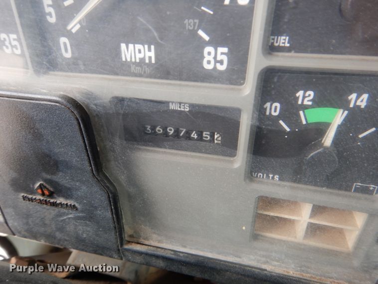 image for item HL9491 1995 International 4700  crane truck