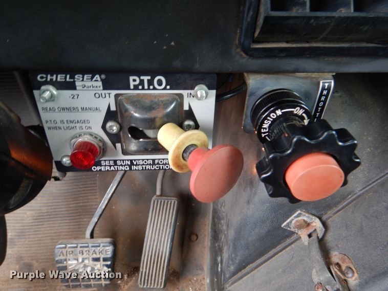 image for item HL9491 1995 International 4700  crane truck