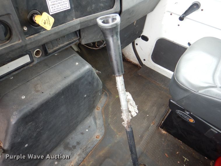 image for item HL9491 1995 International 4700  crane truck