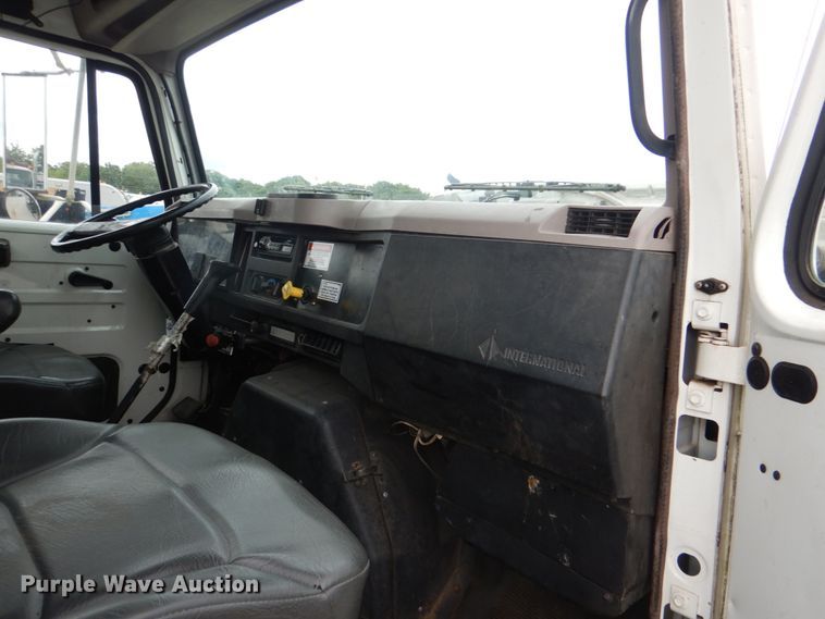 image for item HL9491 1995 International 4700  crane truck