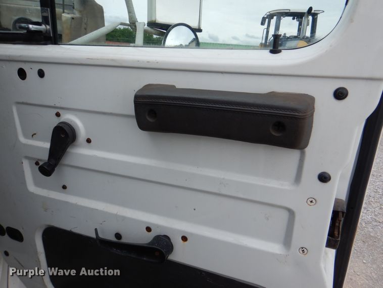 image for item HL9491 1995 International 4700  crane truck