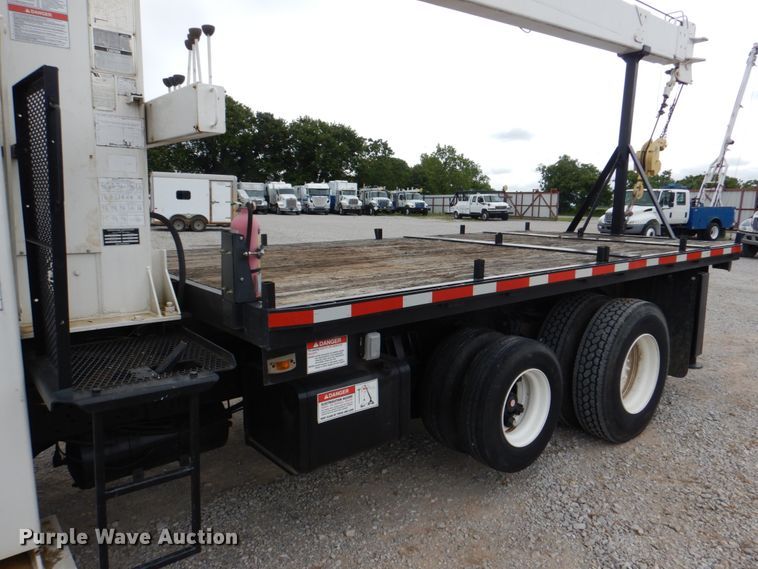 image for item HL9491 1995 International 4700  crane truck