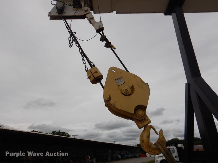 image for item HL9491 1995 International 4700  crane truck