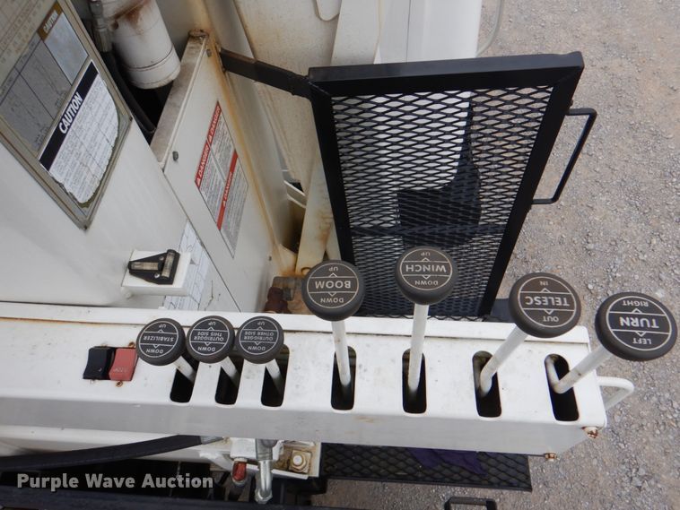 image for item HL9491 1995 International 4700  crane truck