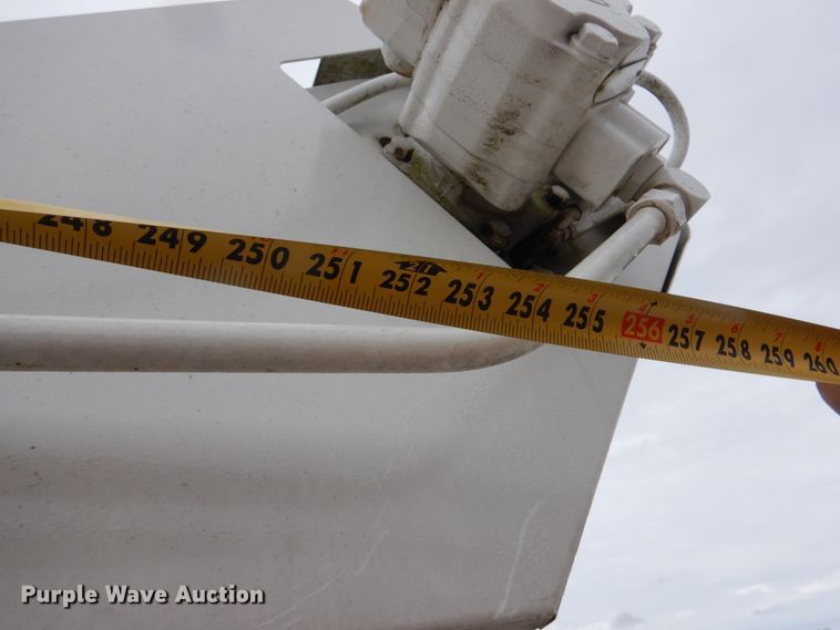 image for item HL9491 1995 International 4700  crane truck