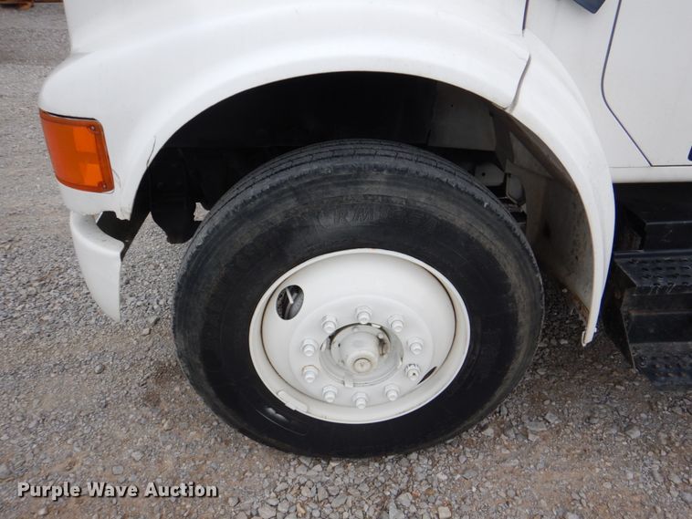 image for item HL9491 1995 International 4700  crane truck