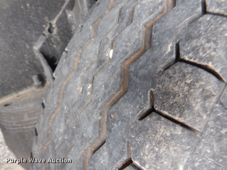 image for item HL9491 1995 International 4700  crane truck