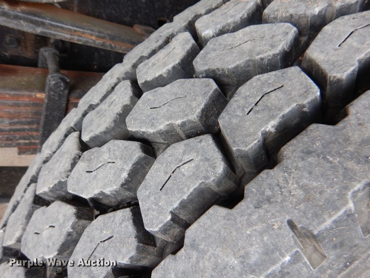 image for item HL9491 1995 International 4700  crane truck